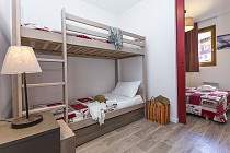 Residence Les Sybelles - slaapkamer met stapelbed en 1-persoonsbed